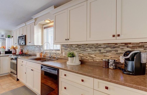 Selkirk Cabaña | The Lake Erie Retreat | Hot Tub, Fire Pit & Beach Views on Lake Erie