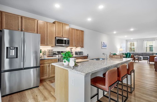 Midlothian Casa | 3BR Midterm Luxury in Walkable Neighborhood - Brand New Design