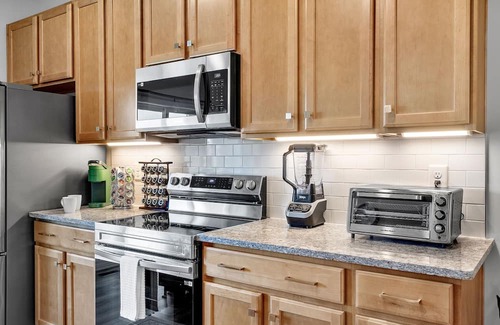 Midlothian Casa | 3BR Midterm Luxury in Walkable Neighborhood - Brand New Design