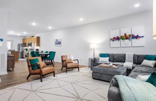 Midlothian Casa | 3BR Midterm Luxury in Walkable Neighborhood - Brand New Design