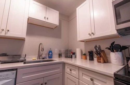 West Lebanon Casa | Walk to Downtown Salem w/Pac-Man & Free Parking!