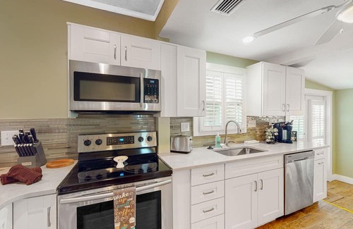 Gulfport Casa | Charming Downtown Home with Central AC, and WiFi - Snowbird-Friendly!