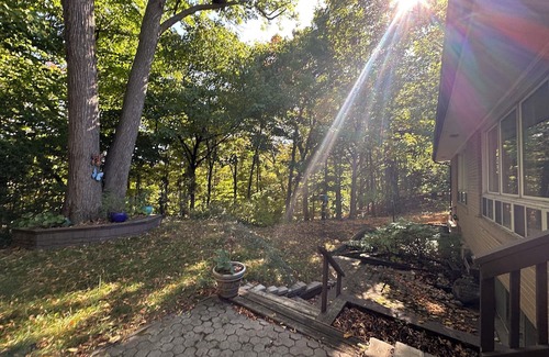 Bayview Village Casa | Cozy Queen RoomShared BathLeslie Subway North York