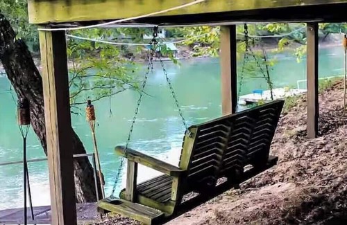 College City Cabina | Current River Cabin, On the Water, Fishing, Swimming, Relaxation.