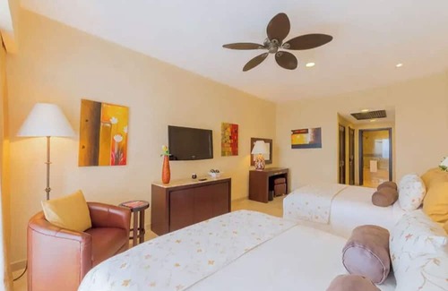 Zona sur Hotel | Ocean-View Deluxe Room w/Private Terrace & Hammock