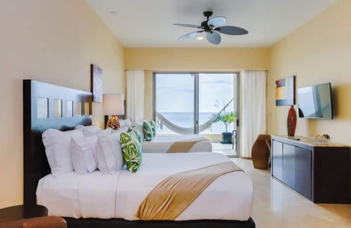 Zona sur Hotel | Ocean-View Deluxe Room w/Private Terrace & Hammock