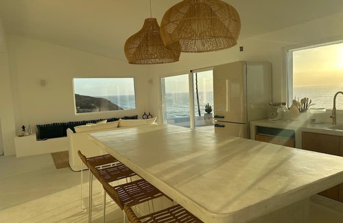 Ribamar Casa | Holiday Home 'Da Praia Valmitão' with Sea View, Private Pool and Wi-Fi