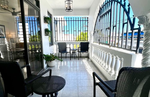 Santurce Apartamento | Suite #11 at Trinitaria House Hotel - Shared Bathroom