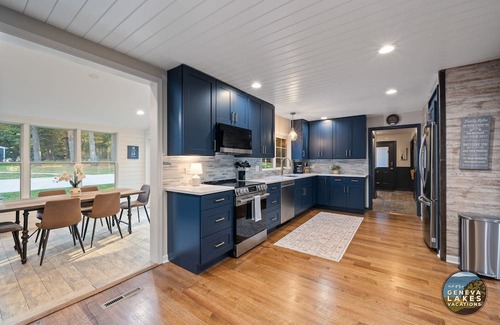 Bassett Casa | Twin Pines|Year-Round Indoor Heated Pool| 3 Mins Wilmot Ski Resort|Family Reunions|Pickelball/Tennis