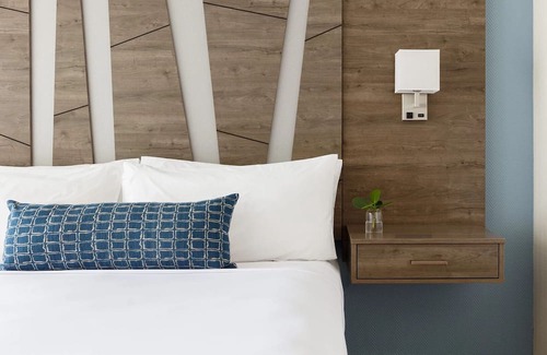 Pinellas Point Hotel | Gulf Coast Retreat | Lounge by Two Pools | Private Beach & Marina Access