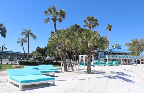 Pinellas Point Hotel | Indulge in Coastal Calm at a Stunning Paradise Near Downtown | Pet Friendly