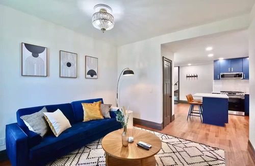 Burlington Apartamento | Chic & Luxurious 1BD - Modern Apt. Near Downtown, Quick Walk to Bakery & Pizza!