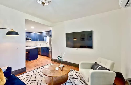 Burlington Apartamento | Chic & Luxurious 1BD - Modern Apt. Near Downtown, Quick Walk to Bakery & Pizza!