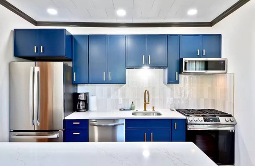 Burlington Apartamento | Stylish & Modern 2BR - Luxurious + Historic Charm, Close to Downtown & Bakery