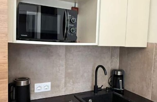 Saburtalo Apartamento | Hotel-Style Studio with City View - With Bar, Restaurant, Casino & Room Service