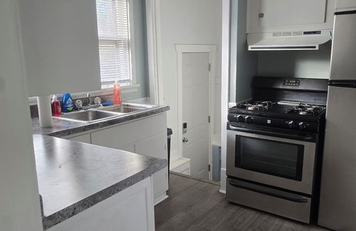 Redfield Casa | Shady Lane Cottage is a nice 2-bedroom house with AC in charming Redfield.