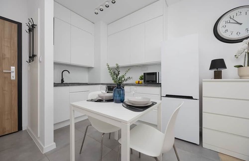 Ursus Apartamento | Posag 7 Panien 16 Warszawa | Grey Apartment with Balcony