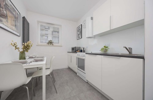 Ursus Apartamento | Posag 7 Panien 18 Warszawa | Blue Apartment with Desk and Parking