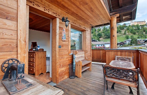 Torgnon Apartamento | Room 'Dames De Challand' with Mountain View, Shared Garden and Wi-Fi