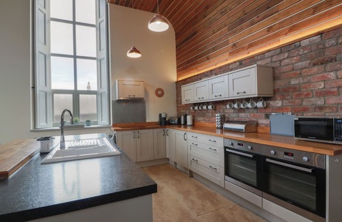 Norham Cabaña | THE OLD CHAPEL, pet friendly, with open fire in Norham