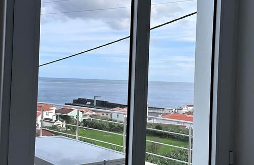 Lajes do Pico Casa | Apartment 'Branca' with Sea View, Private Terrace and Wi-Fi