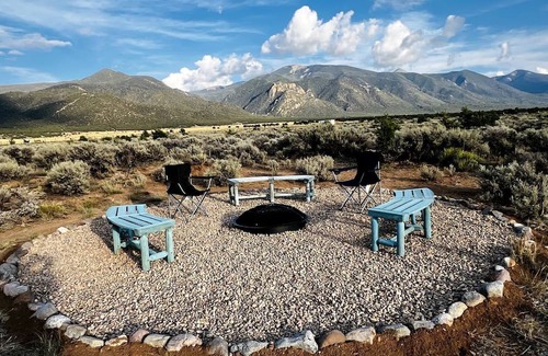 Questa Casa | Spacious Camper on a Llama Rescue Ranch with Stunning Views near Questa, New Mexico
