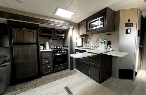 Questa Casa | Spacious Camper on a Llama Rescue Ranch with Stunning Views near Questa, New Mexico