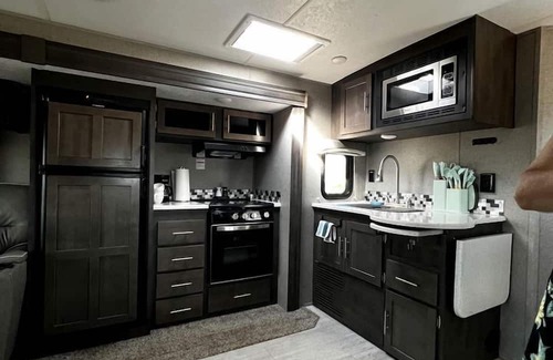 Questa Casa | Spacious Camper on a Llama Rescue Ranch with Stunning Views near Questa, New Mexico