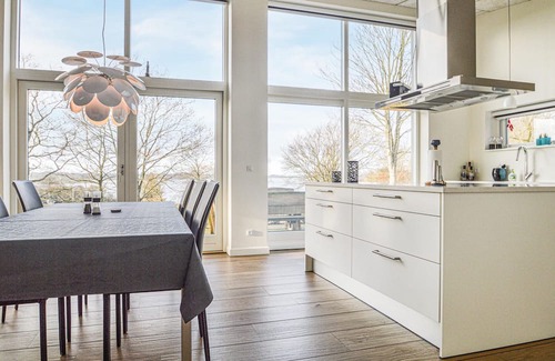 Hjarbæk Casa | Lovely home in Løgstrup with house sea view