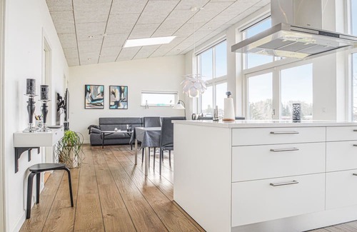 Hjarbæk Casa | Lovely home in Løgstrup with house sea view