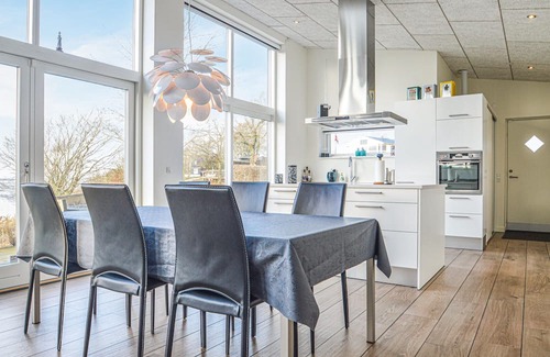 Hjarbæk Casa | Lovely home in Løgstrup with house sea view