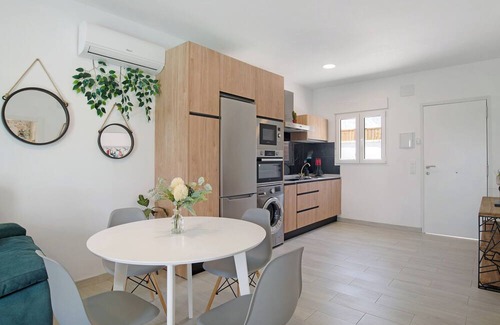 Conil de la Frontera Casa | Holiday Home 'Casita Perla' with Private Pool, Wi-Fi and Air Conditioning