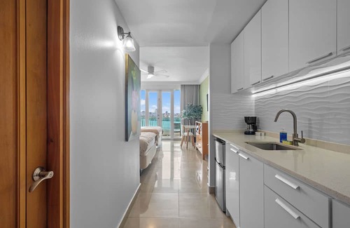 Puerta de Tierra Apartamento | Beachfront | Historic San Juan | Atlantic Vistas