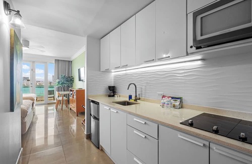 Puerta de Tierra Apartamento | Beachfront | Historic San Juan | Atlantic Vistas