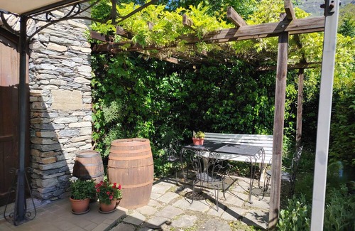 Novalesa Apartamento | Comfortable detached apartment with garden and balcony.