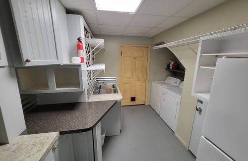 Bellaire Chalet De Esquí | Private Chalet minutes from golf, skiing, downtown Bellaire and much more!