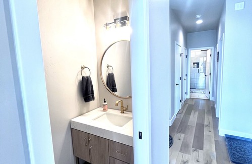 Clifton Otro | Modern Farmhouse Guesthouse with Stunning Views near Palisade