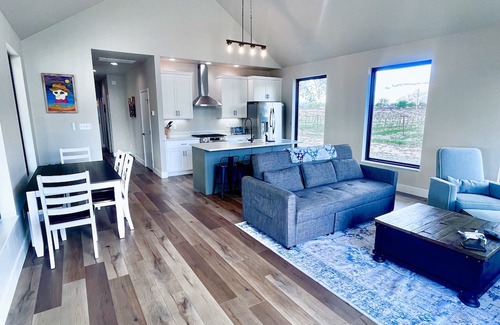 Clifton Otro | Modern Farmhouse Guesthouse with Stunning Views near Palisade