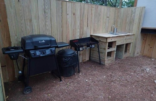 Bastrop Casa | Premium Lakefront Cabin #4: The Cardinal (Austin)