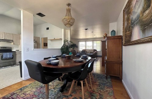 Alden Manor Casa | 2BR PRIV ENTRY 2nd floor of house in quiet neighborhood, close to everything!!