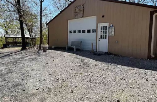 Osceola Apartamento | Charming Micro Cabin near Truman Lake in the Ozarks!