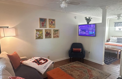 Auburn Apartamento | War Eagle Retreat-Steps from Jordan-Hare and Downtown Auburn!