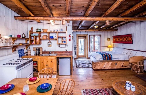 San Cristobal Cabina | Rustic Log Cabin on Eco-Friendly Farm near Taos, New Mexico