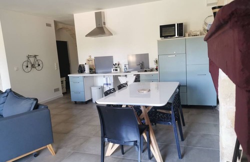 Sadirac Cabaña | Gîte-Family-Ensuite with Shower-Lake view