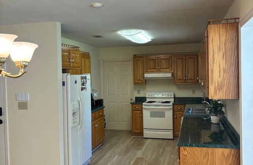 Moultrie Casa | 4-bedroom house in wonderful Moultrie with AC