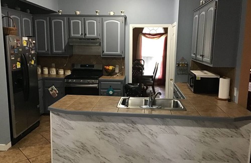 Benton Casa | Charming 3-bedroom 2.5 bath house in pleasant Yazoo City with plenty of space