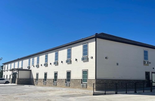 Sulphur Casa | Double Queen Bedroom with Kitchen