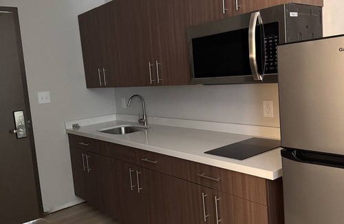 Sulphur Casa | Double Queen Bedroom with Kitchen