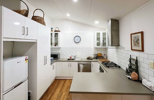 Moonta Cabaña | Cottage Bliss on Moonta Main St - Your Perfect cozy Moonta getaway!