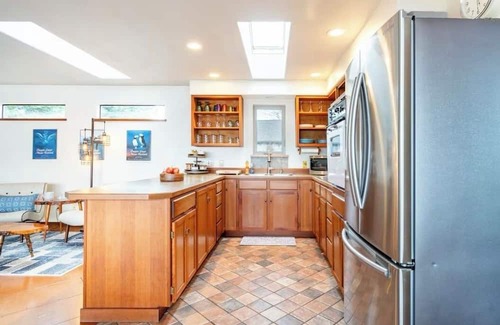 North Bend Casa | Beautiful Family-Friendly Waterfront Home in North Bend